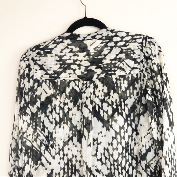 Vince Basketweave Printed Silk Button Down Blouse - Picture 6 of 6